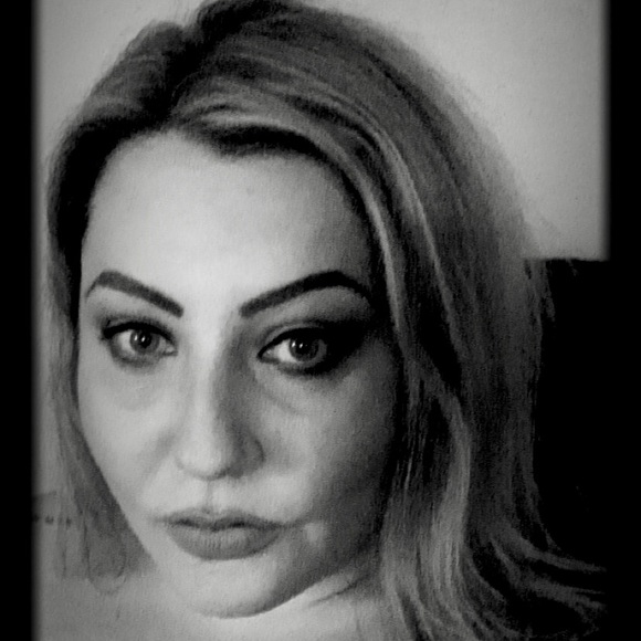 Meet your Posher, Stephanie - Picture 1 of 1